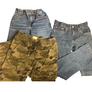 Lot of 2 pair Levi's Boys Blue Denim Jeans and Old Navy Olive Camo Cargo Pants